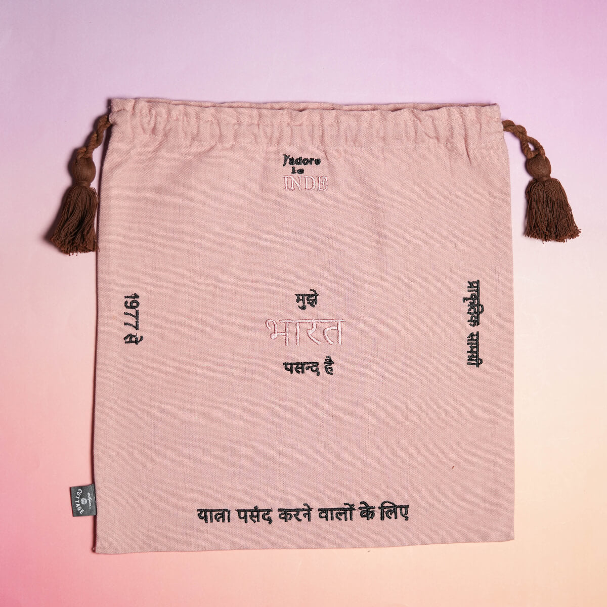 ヴォヤージュシリーズ刺繍巾着