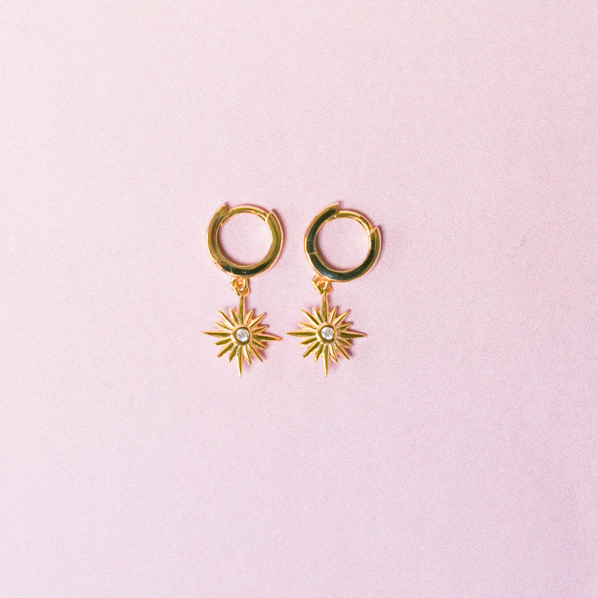 小さな星のピアス