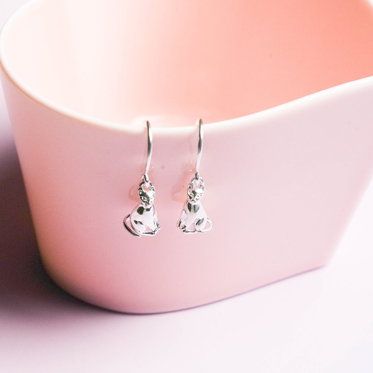 猫のドロップピアス