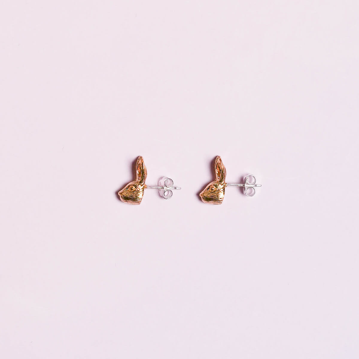 野うさぎのスタッドピアス