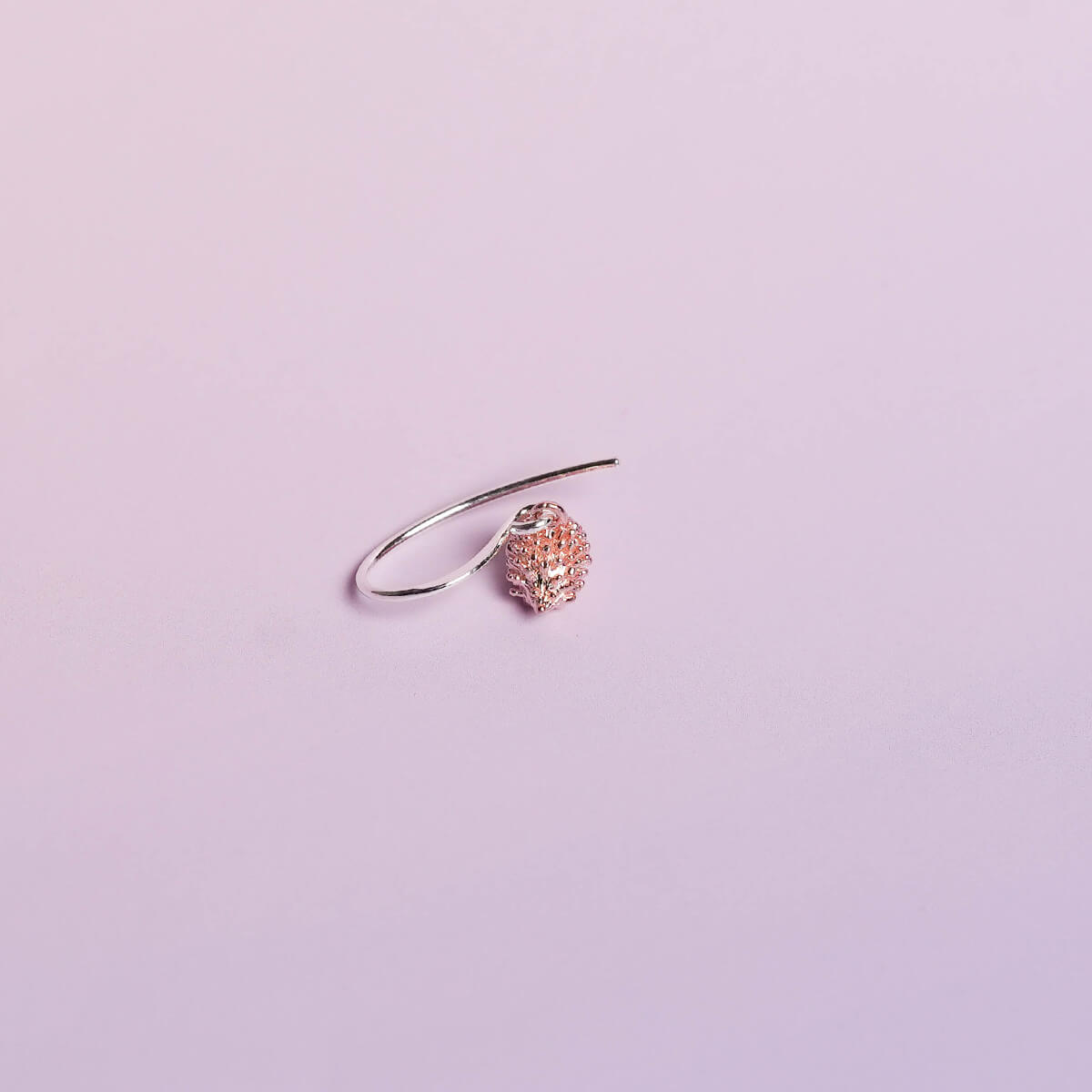 ハリネズミのドロップピアス