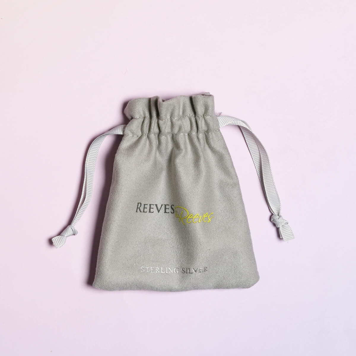 野うさぎのスタッドピアス