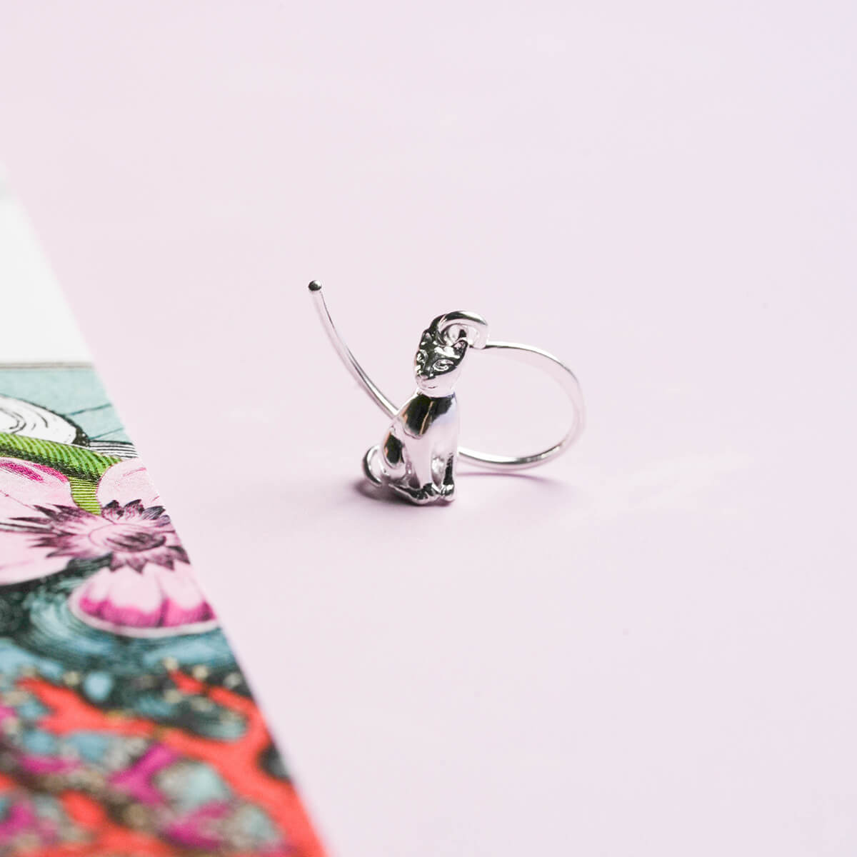 猫のドロップピアス