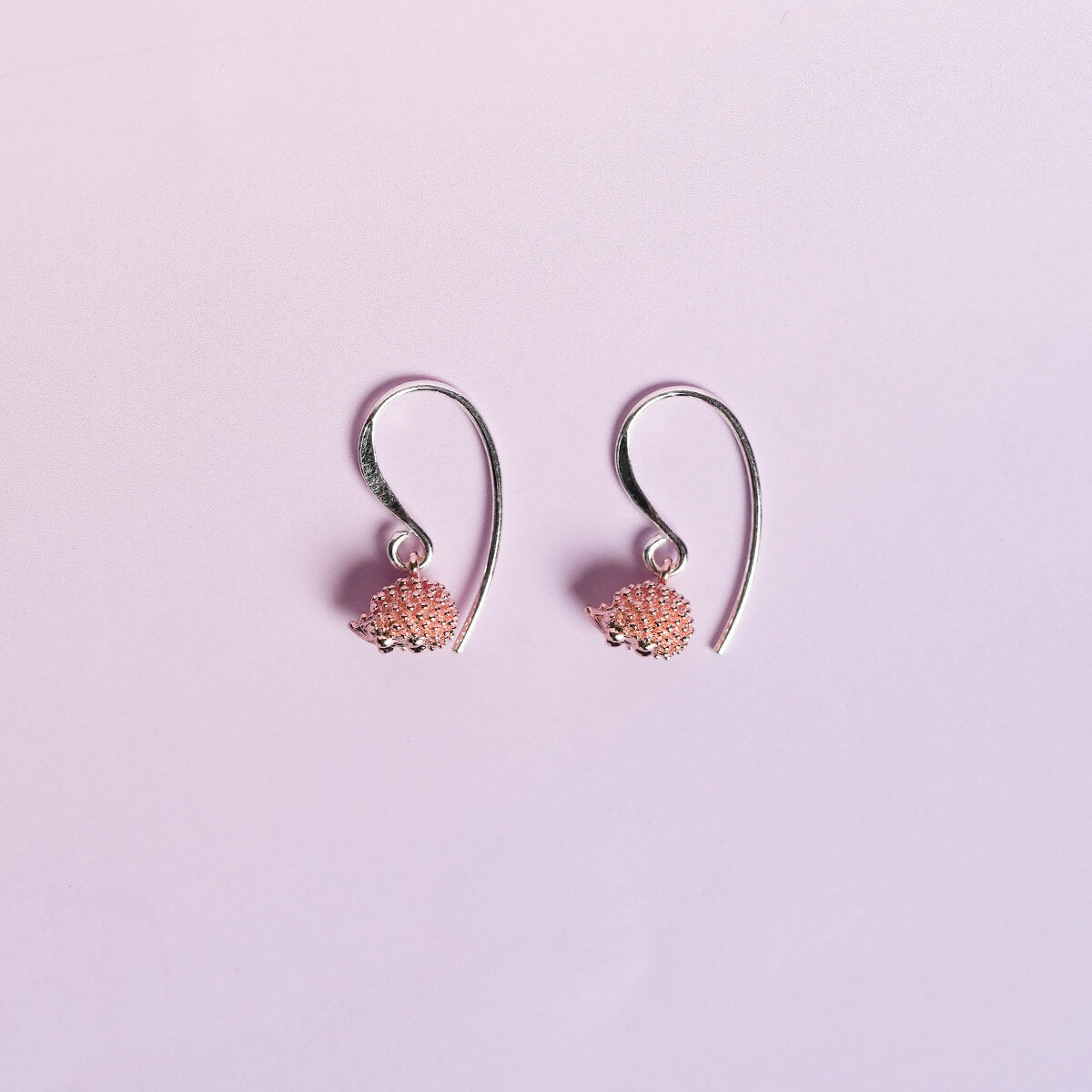 ハリネズミのドロップピアス