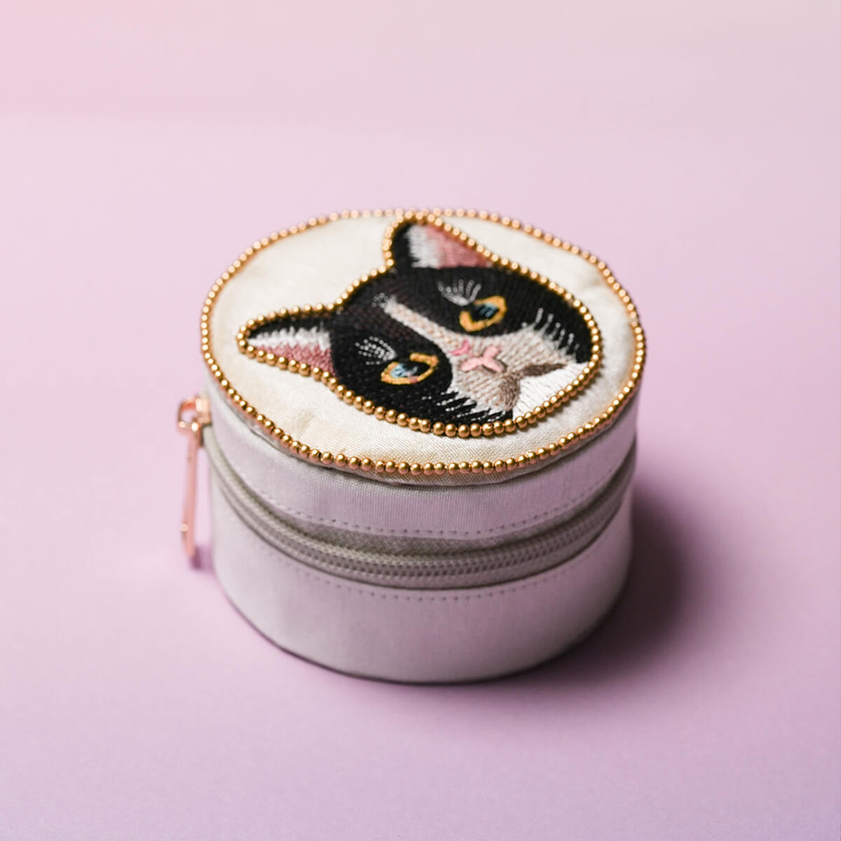 キャット刺繍 ラウンドケース