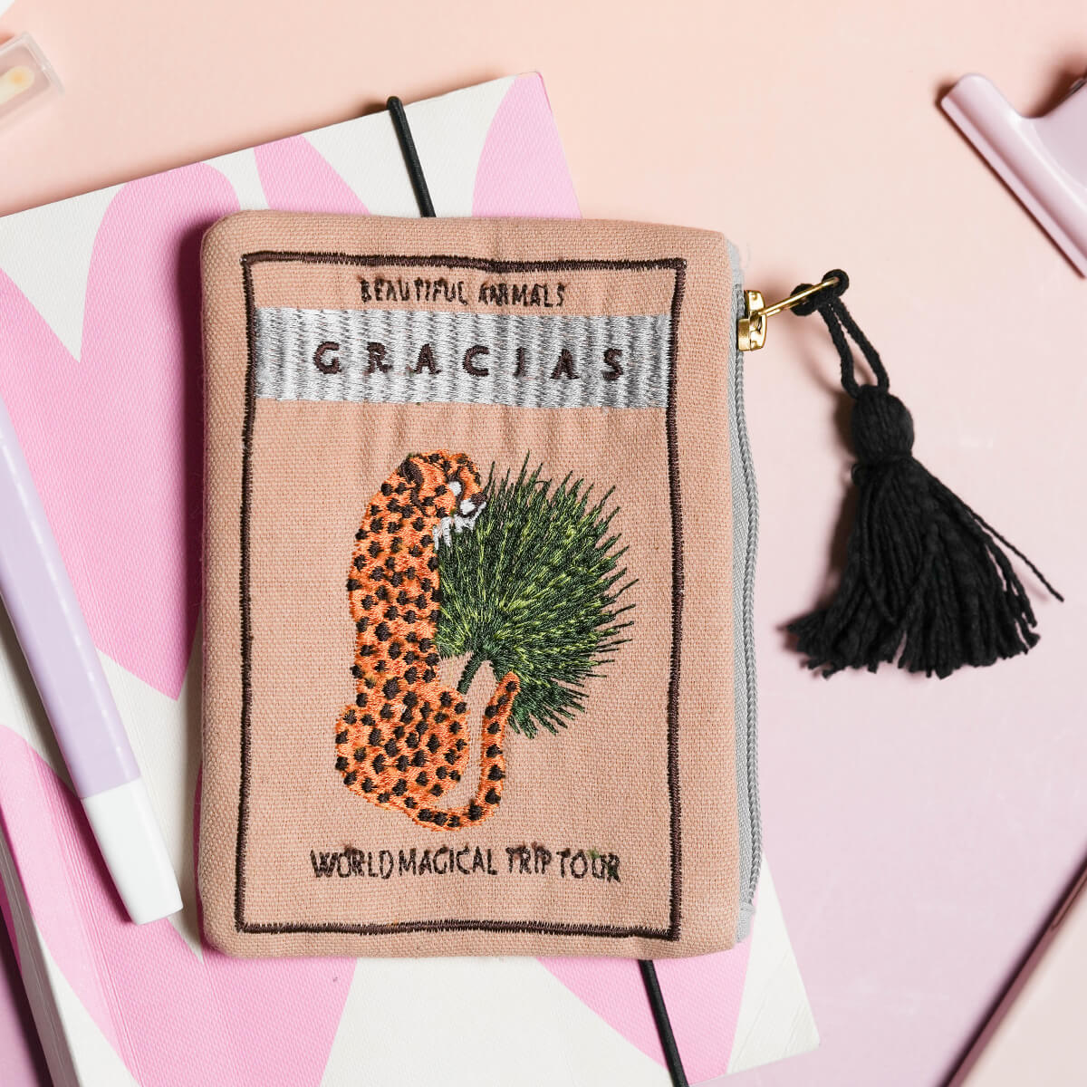 アニマル刺繍ポーチ