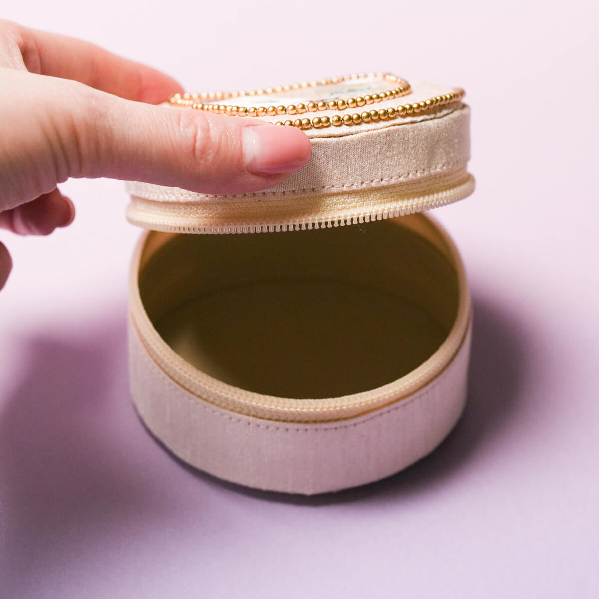 キャット刺繍 ラウンドケース