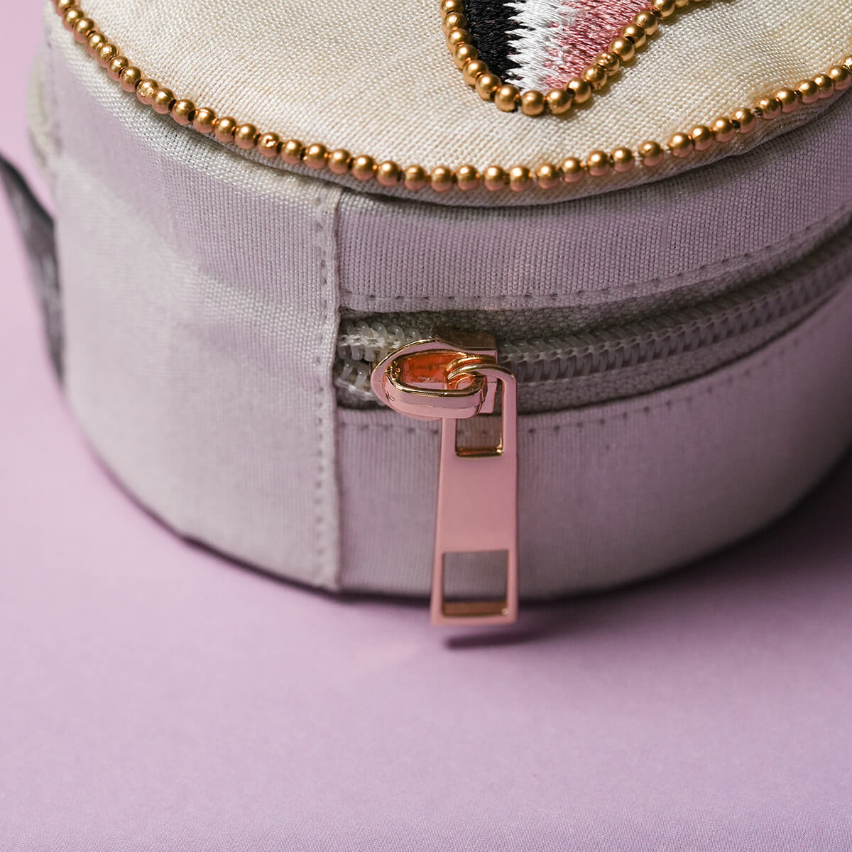 キャット刺繍 ラウンドケース