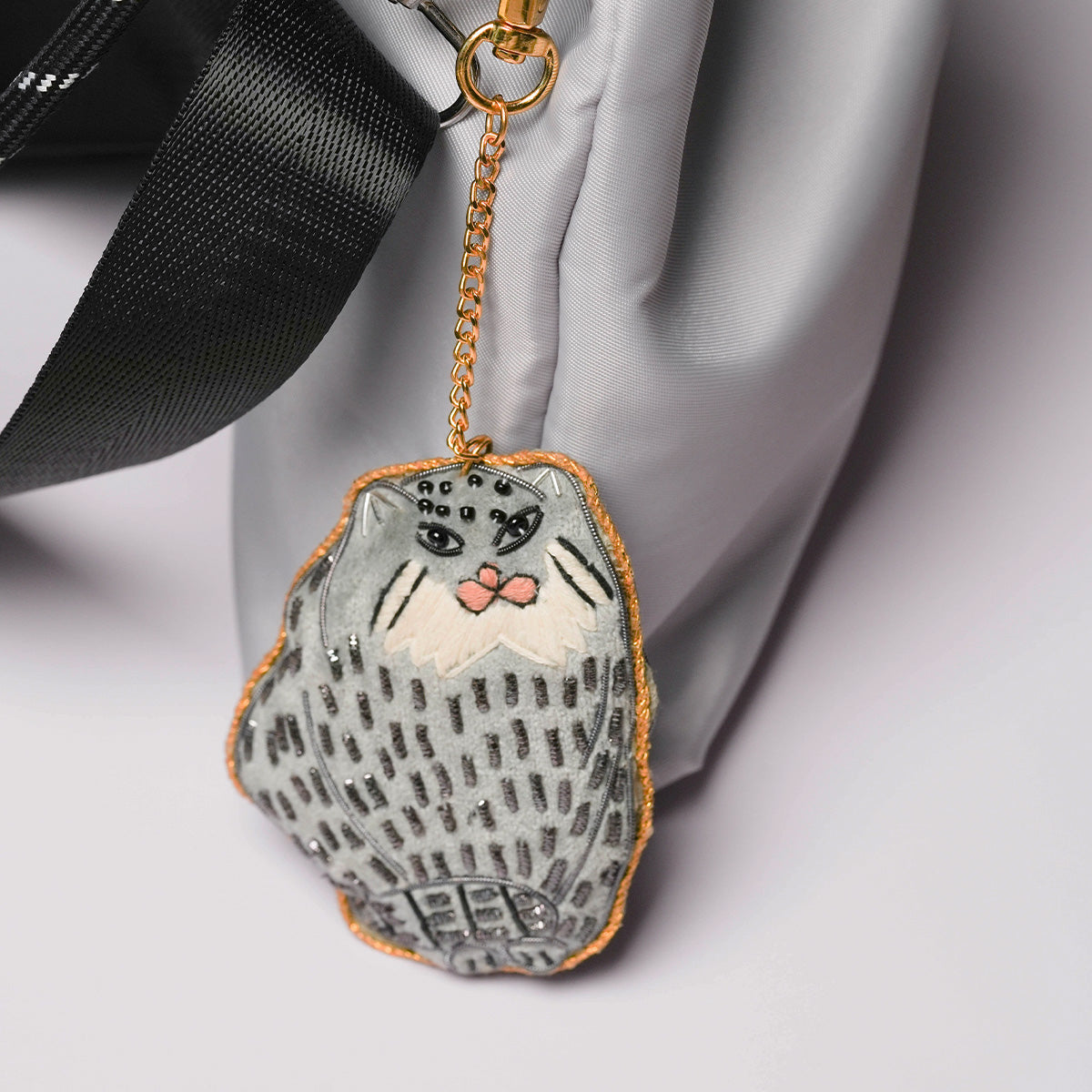 ザリ刺繍のキーホルダー