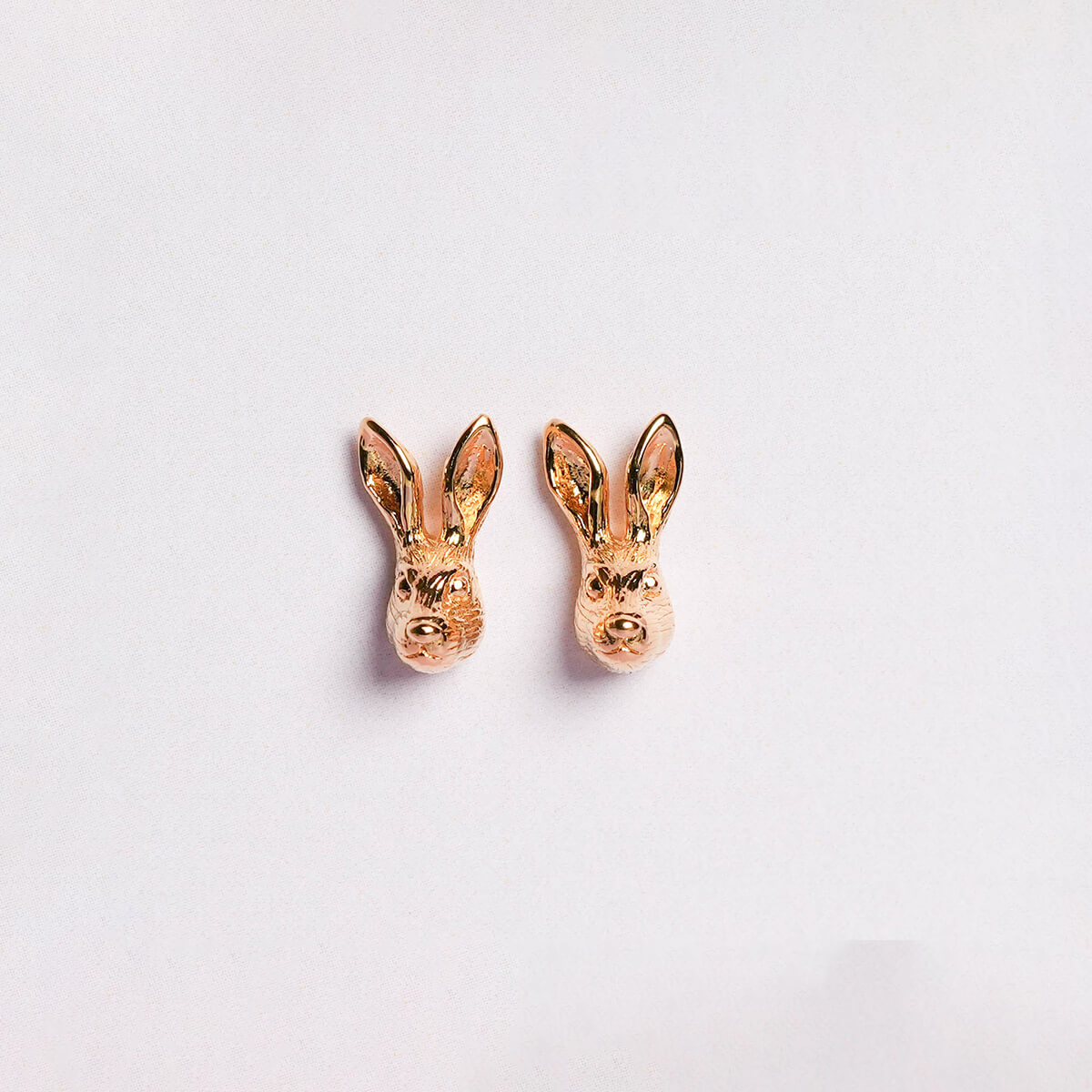 野うさぎのスタッドピアス