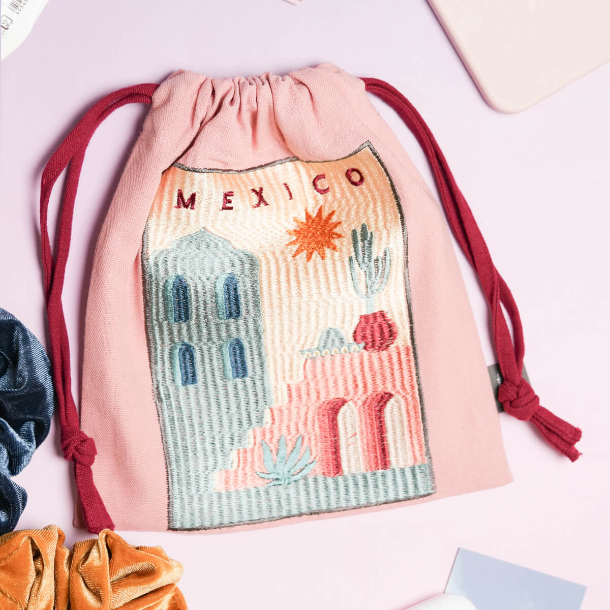 ワールドトリップ刺繍巾着