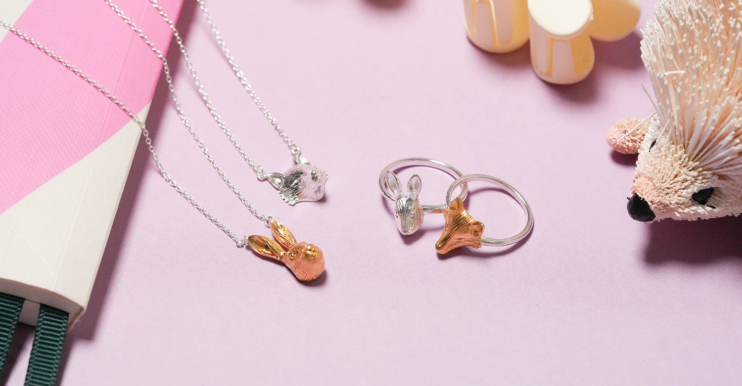 こんこん、ぴょんぴょん。まるで絵本の世界から飛び出してきてしまった様なアクセサリーの数々。