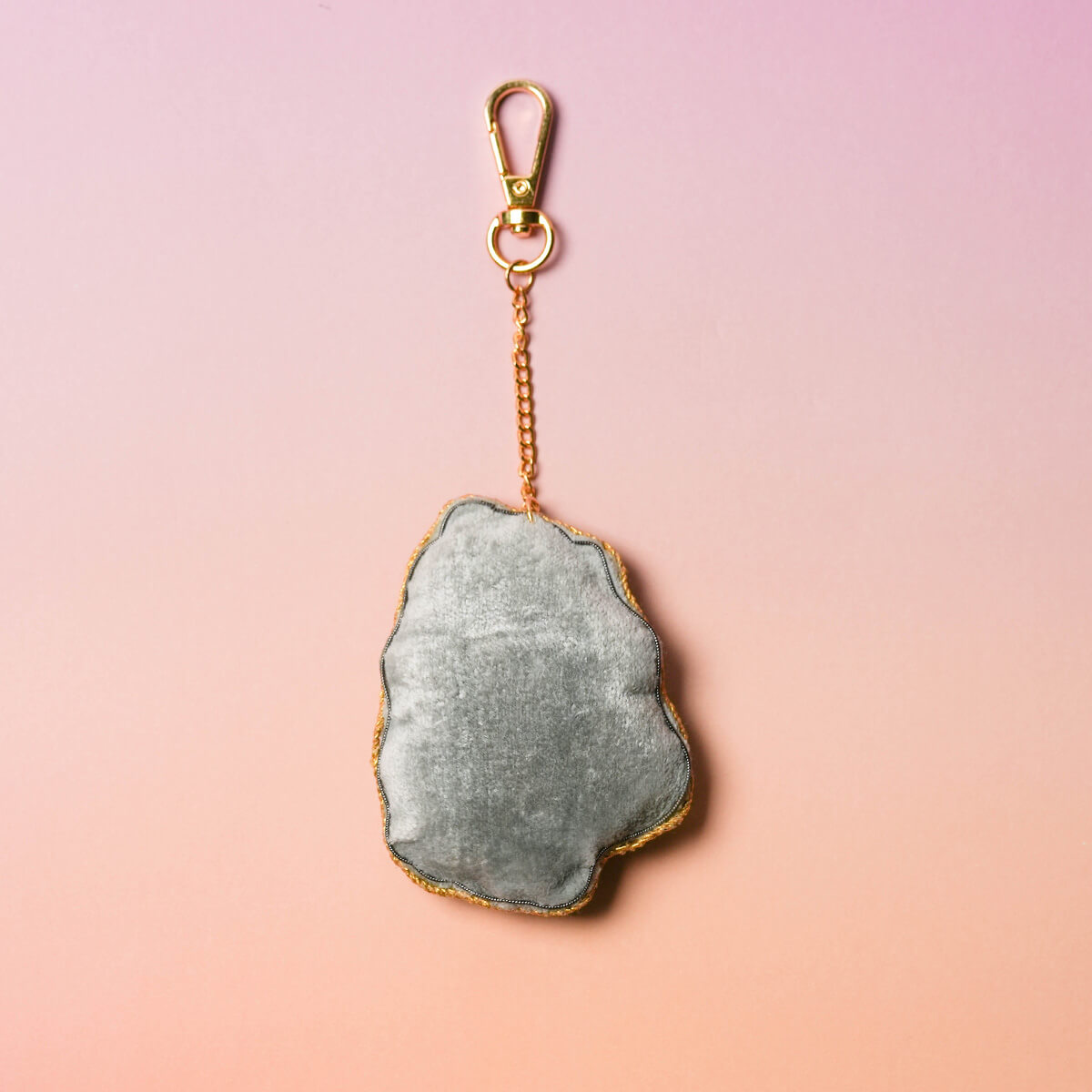 ザリ刺繍のキーホルダー