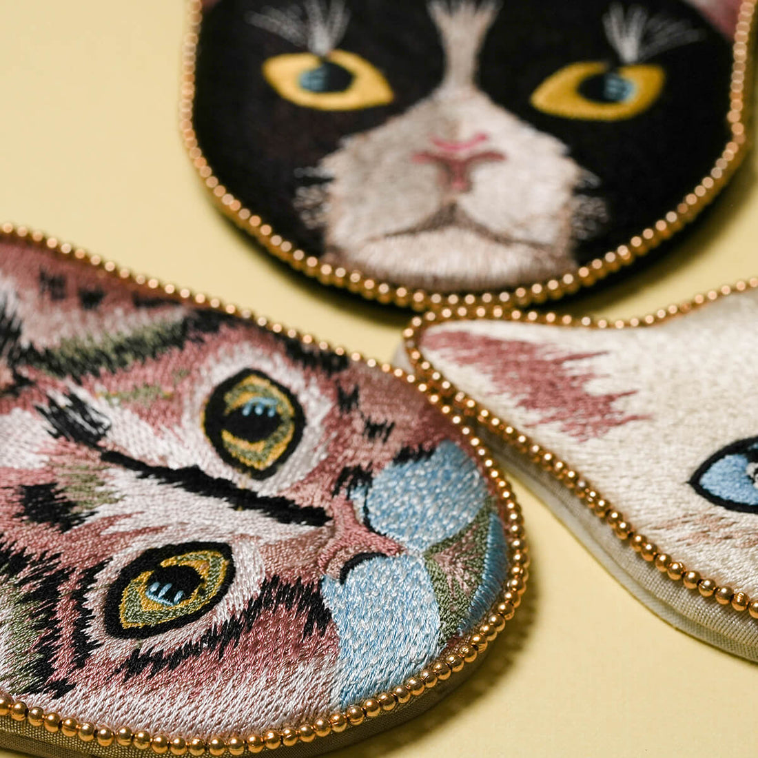 キャット刺繍ミラー
