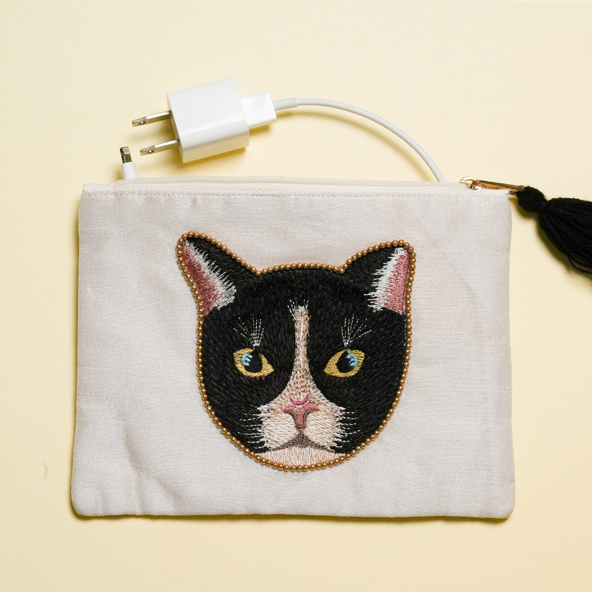 キャット刺繍フラットポーチ – Hello world style.